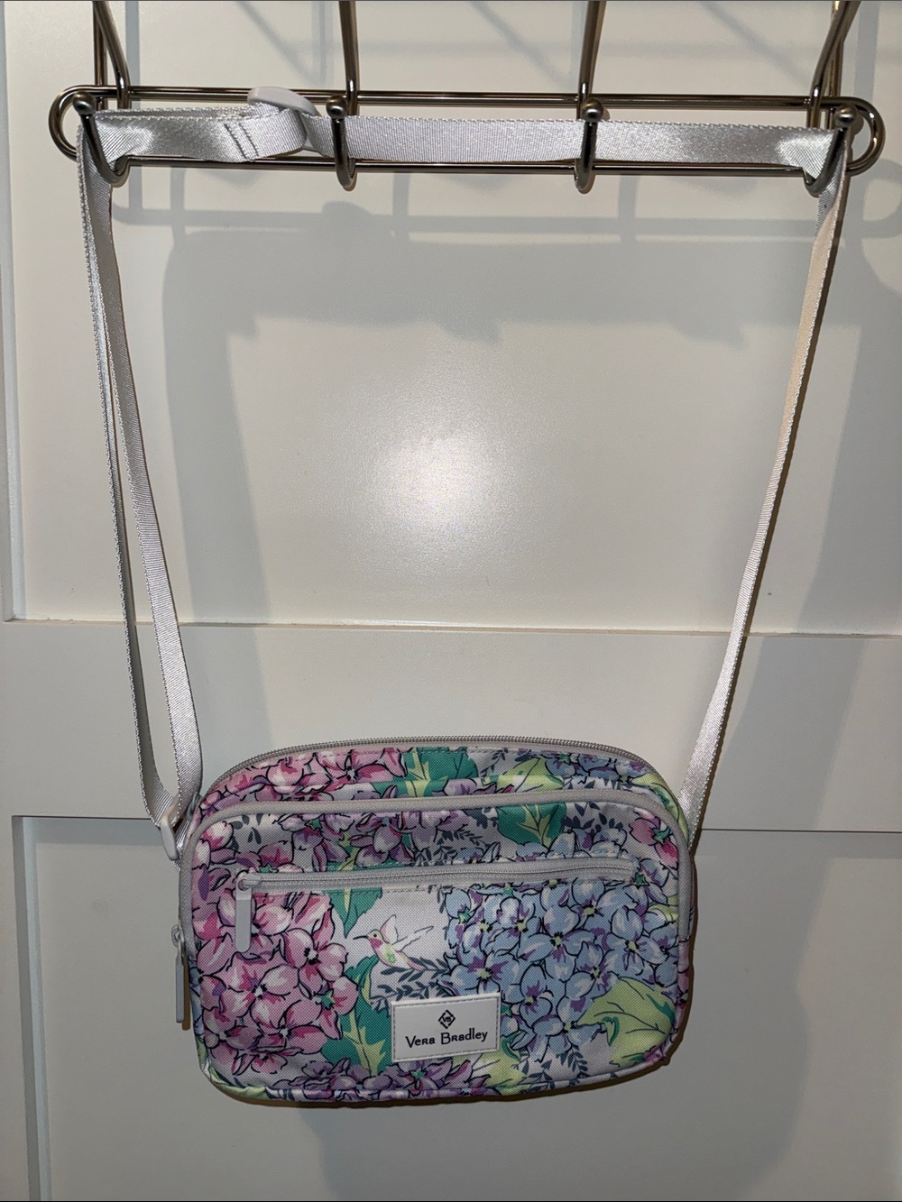 Vera Bradley Happy Hydrangeas RFID lighten up little hipster. EUC